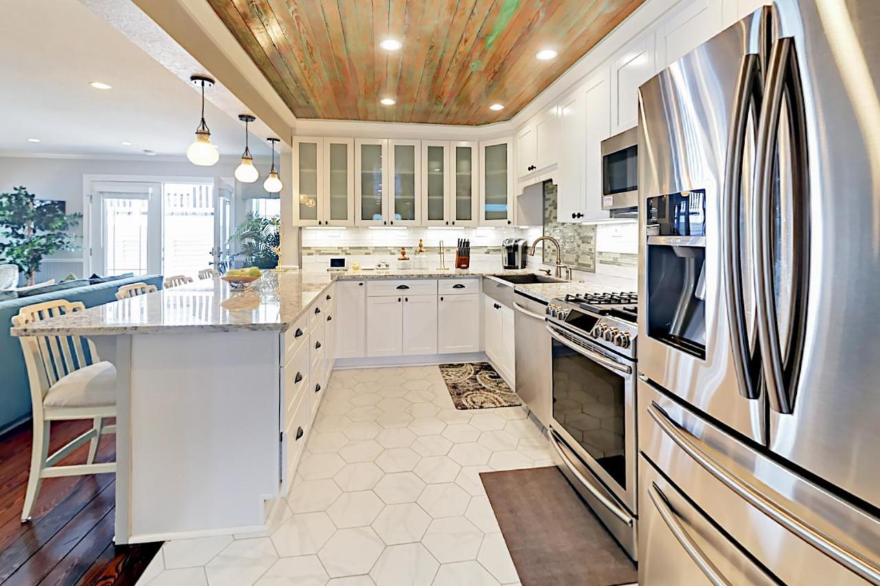 The Beachy & Charming Whale Galveston Extérieur photo