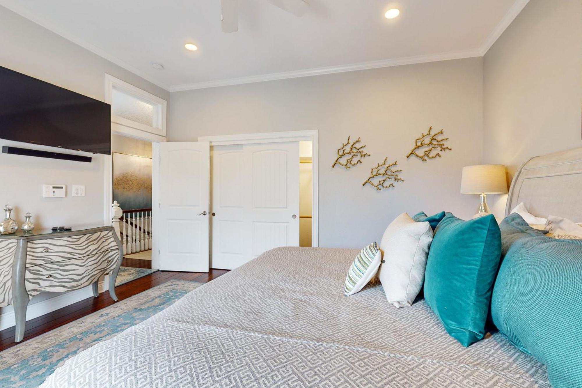 The Beachy & Charming Whale Galveston Chambre photo