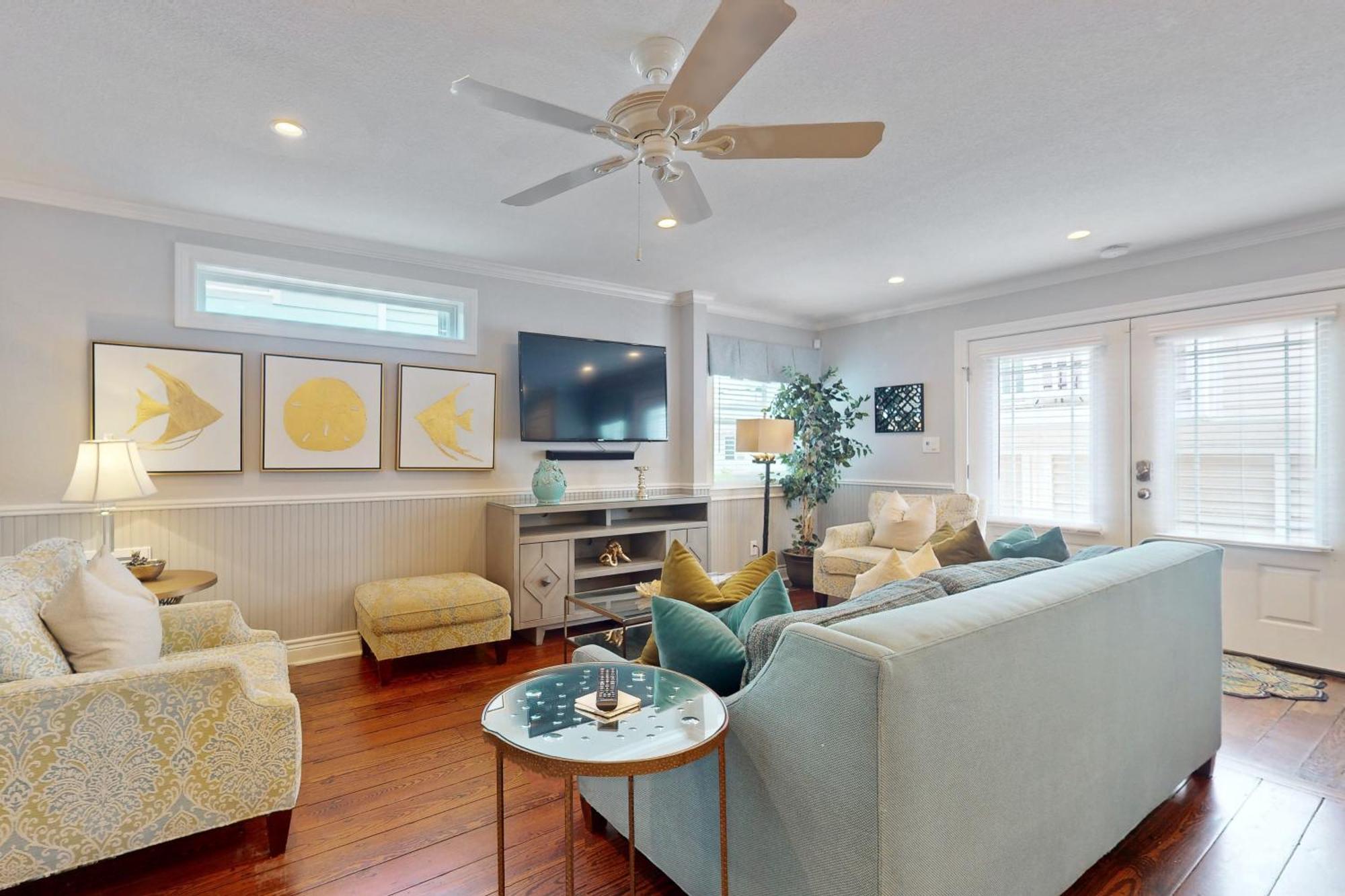 The Beachy & Charming Whale Galveston Chambre photo