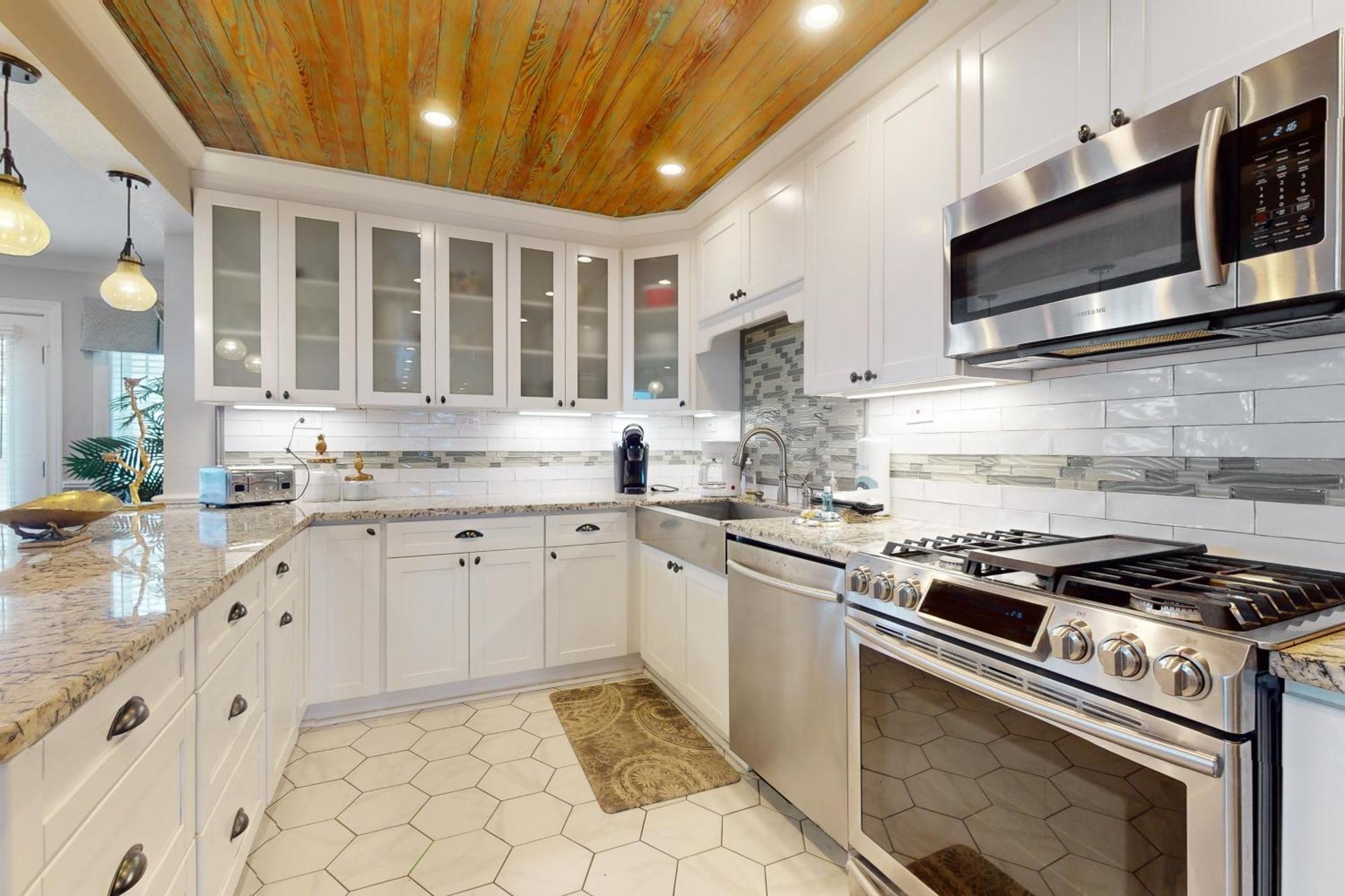 The Beachy & Charming Whale Galveston Chambre photo