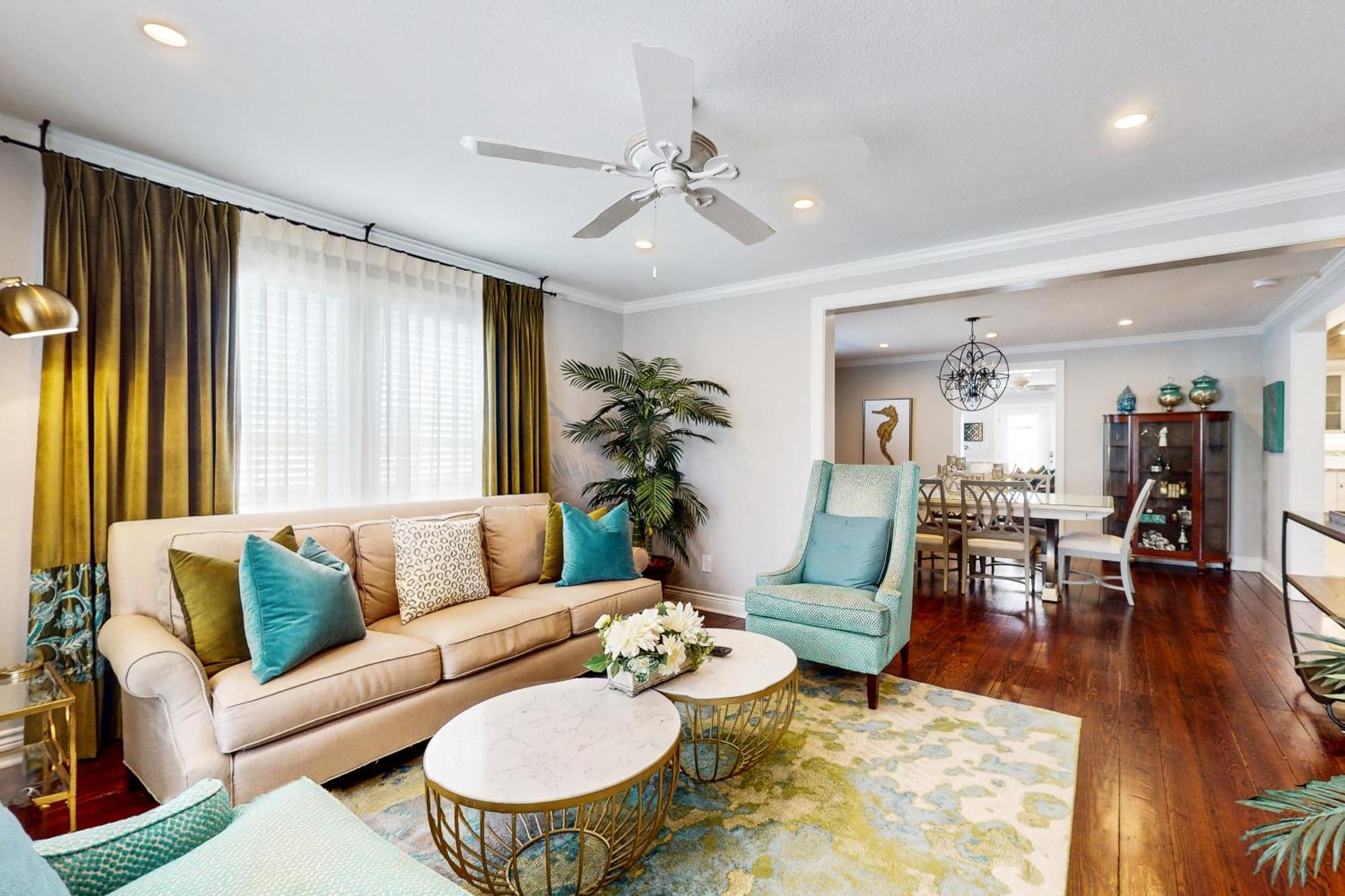 The Beachy & Charming Whale Galveston Chambre photo